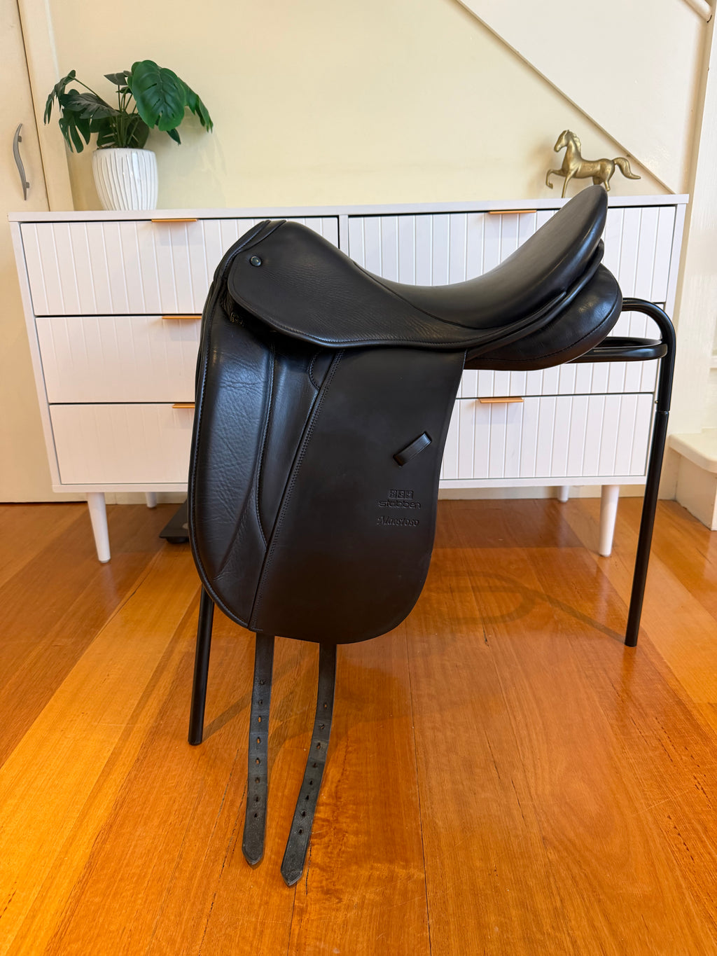 Stubben Maestoso Dressage 17"