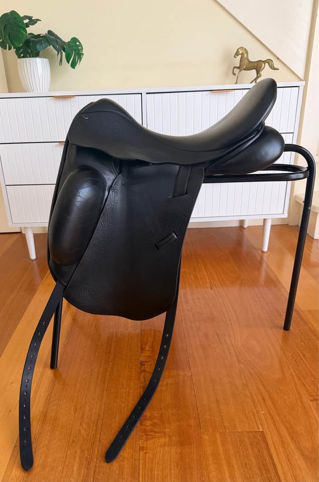 County Epiphany Dressage 17.5" 2020