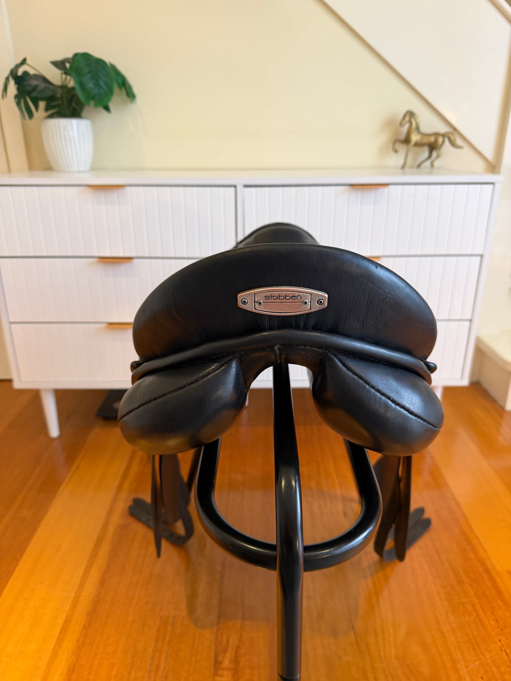 Stubben Maestoso Dressage 17"