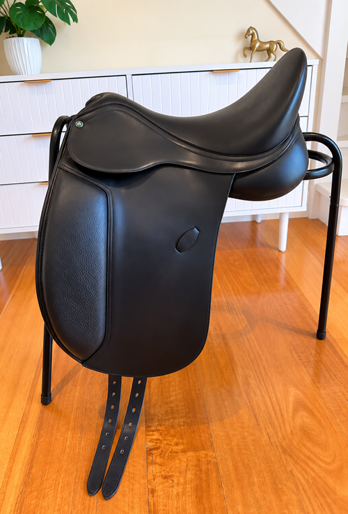 Arena Dressage 17.5" 2024