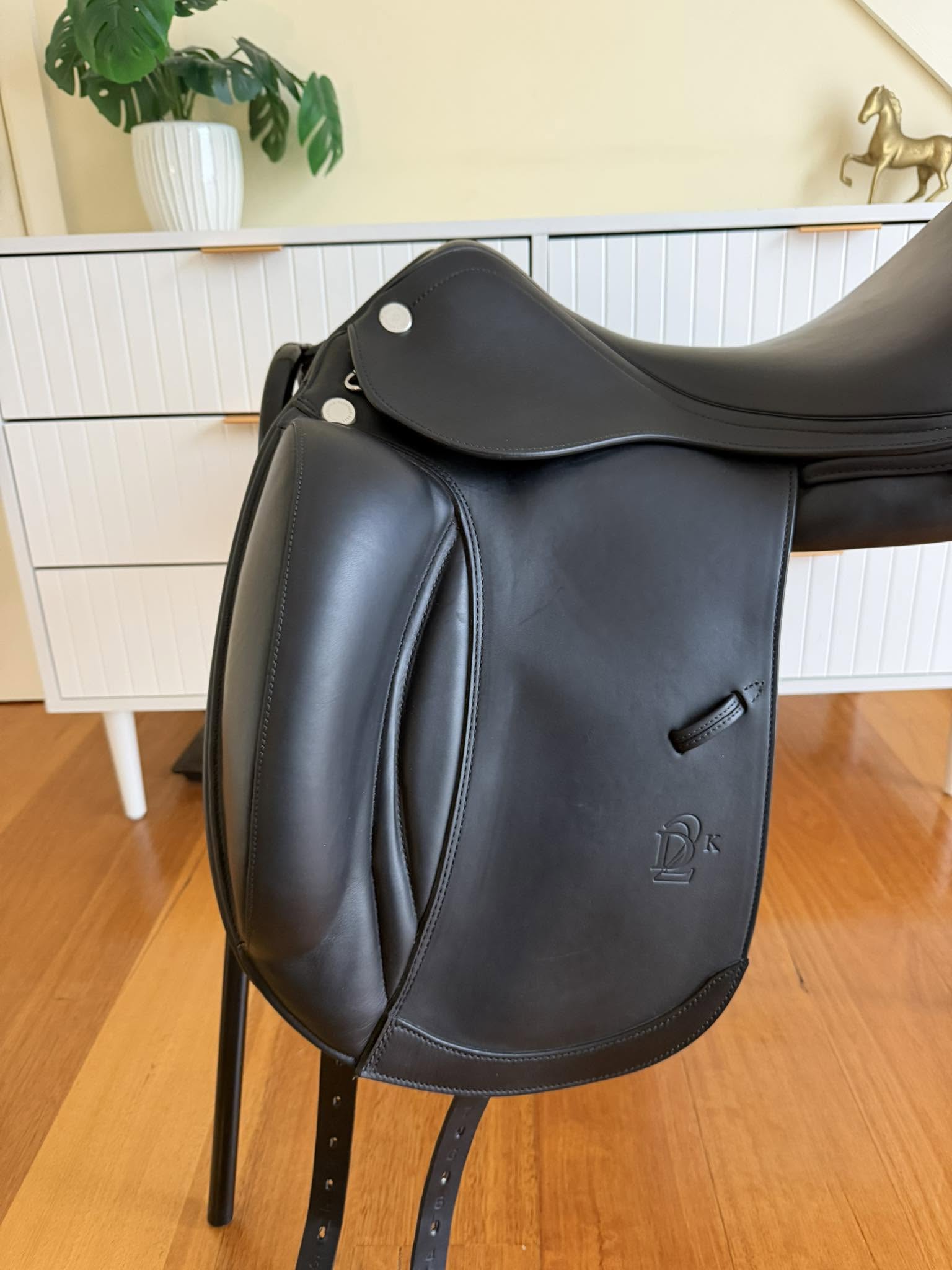 Prestige X-D2 K Dressage 18" 2023