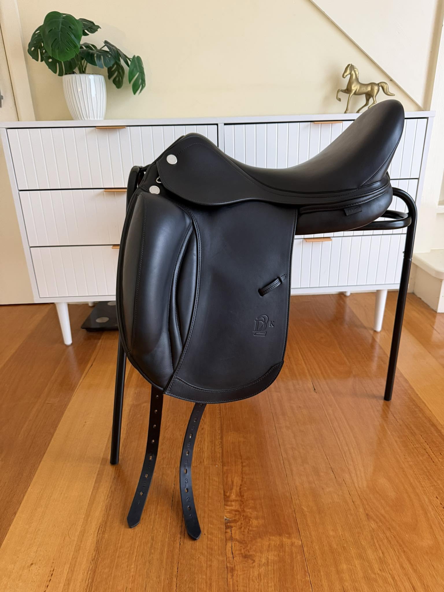 Prestige X-D2 K Dressage 18" 2023