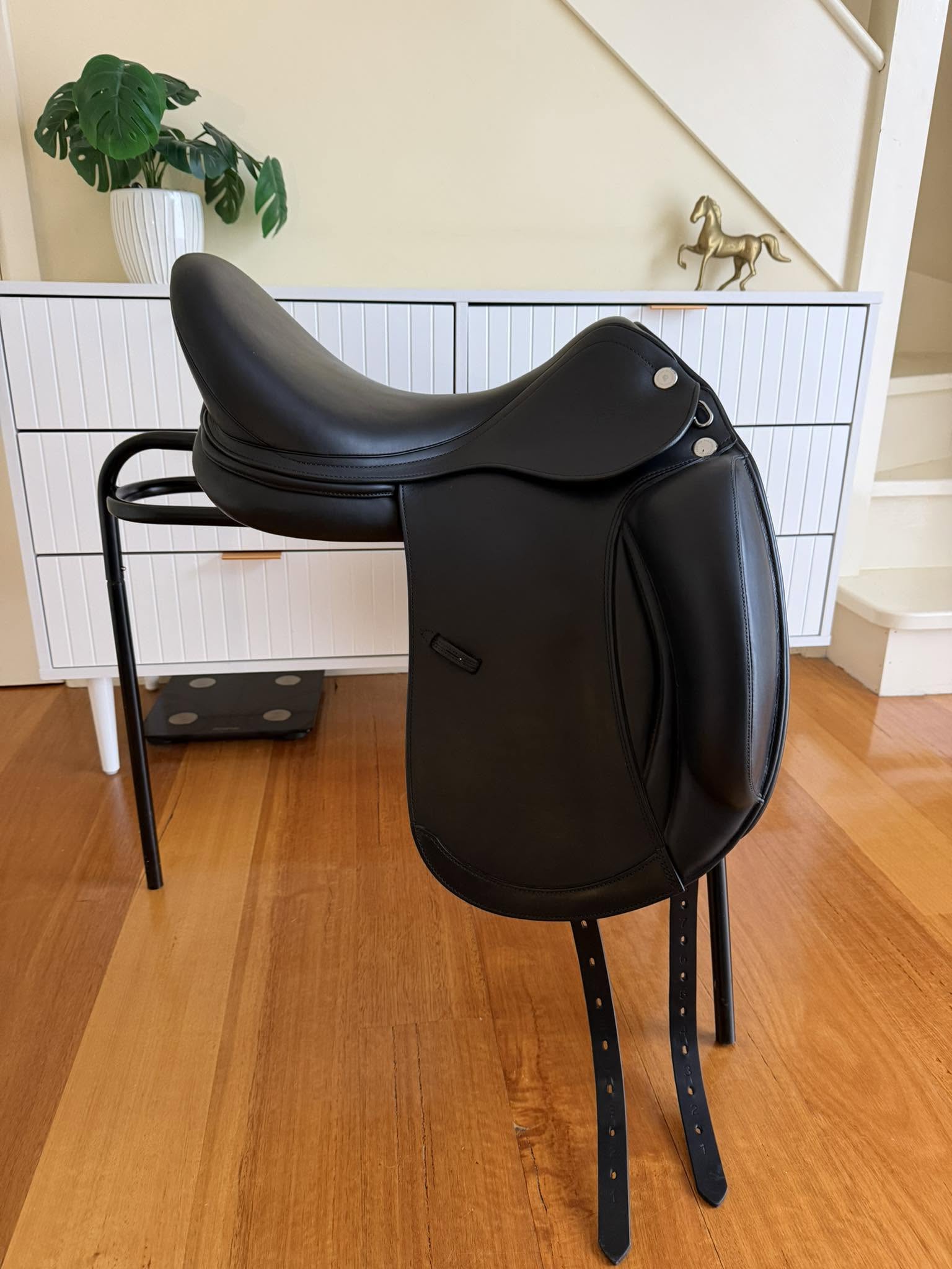 Prestige X-D2 K Dressage 18" 2023