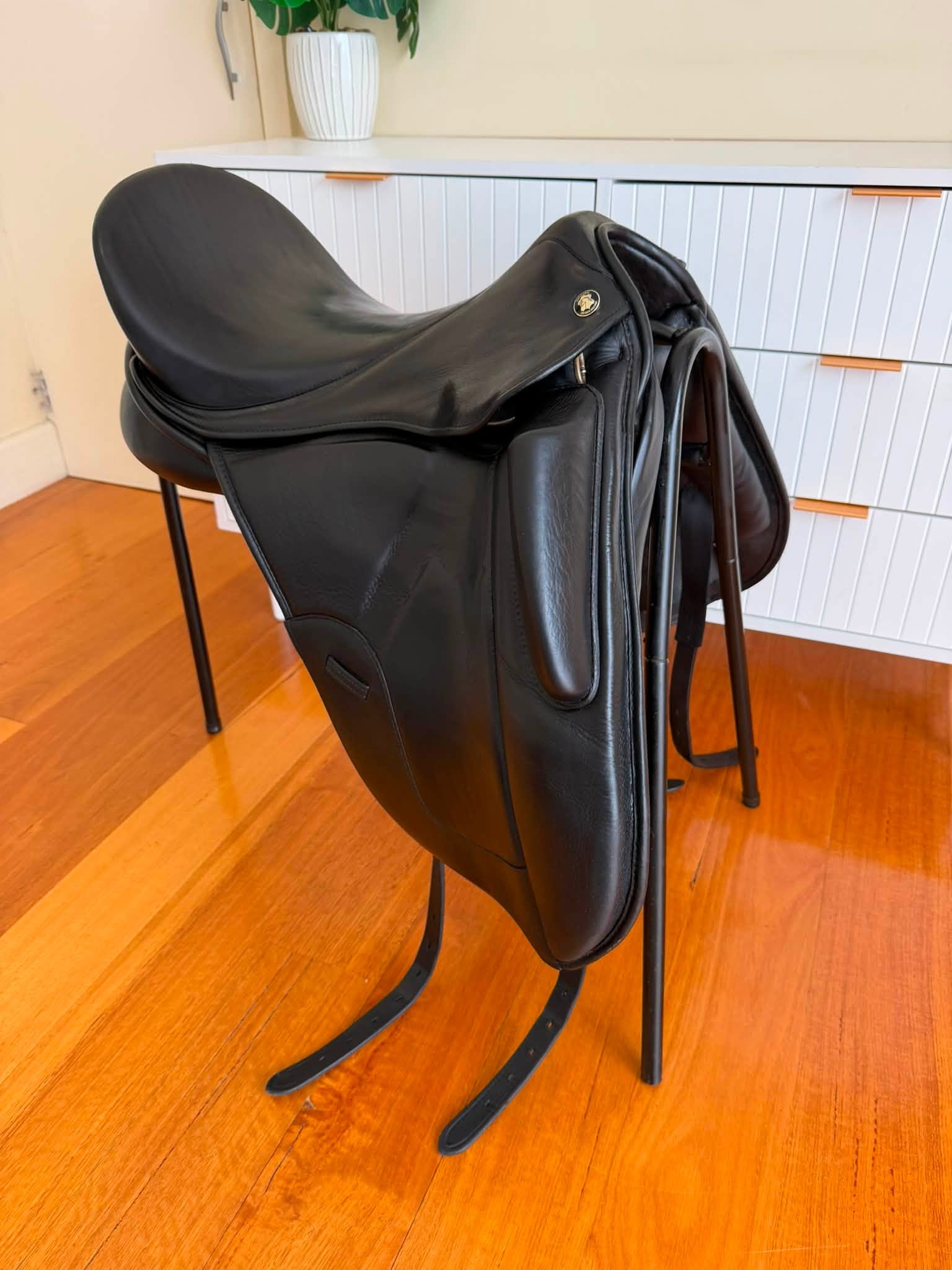 Hennig MFT Dressage 17.5" 2018