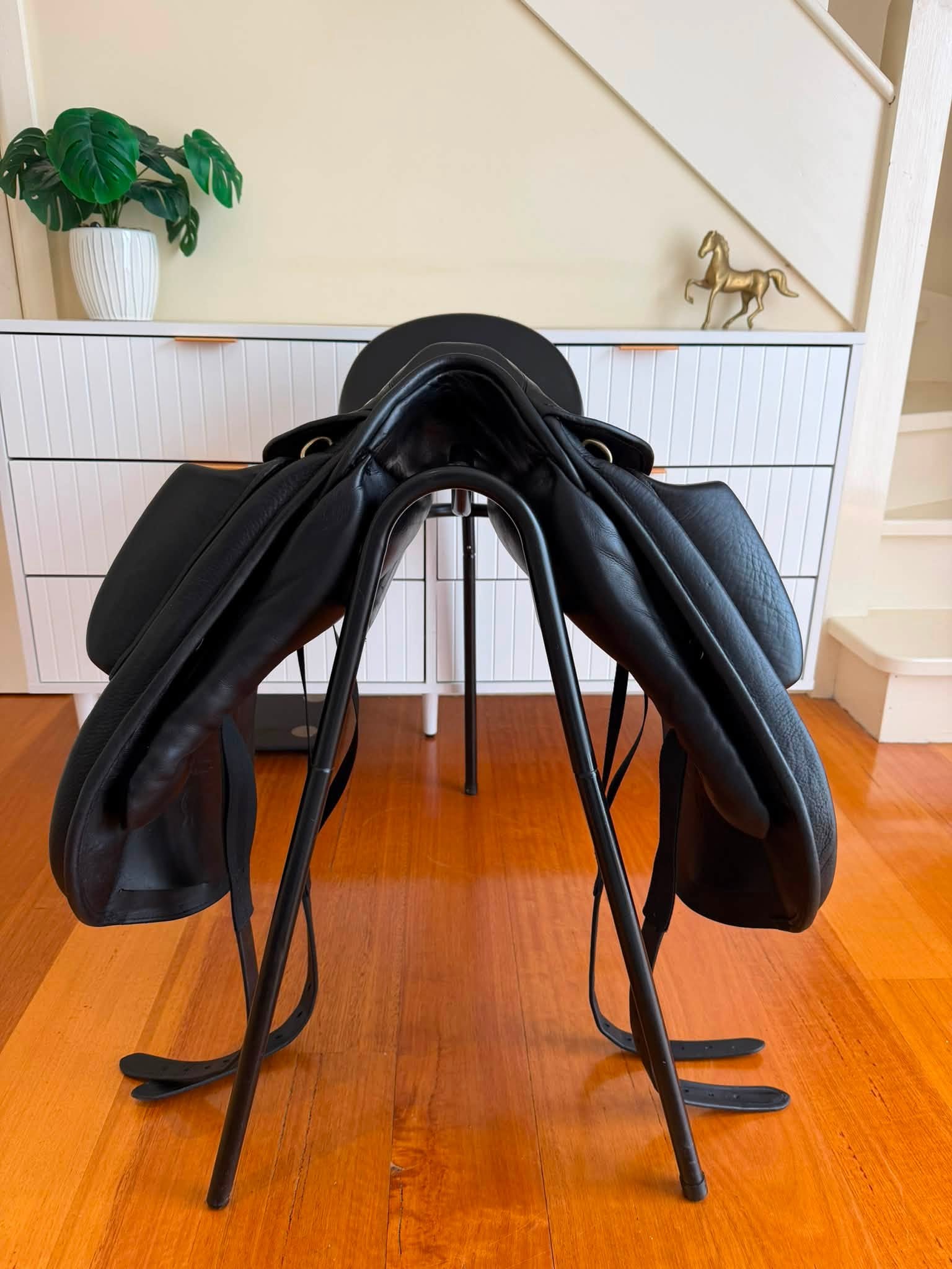 Hennig MFT Dressage 17.5" 2018