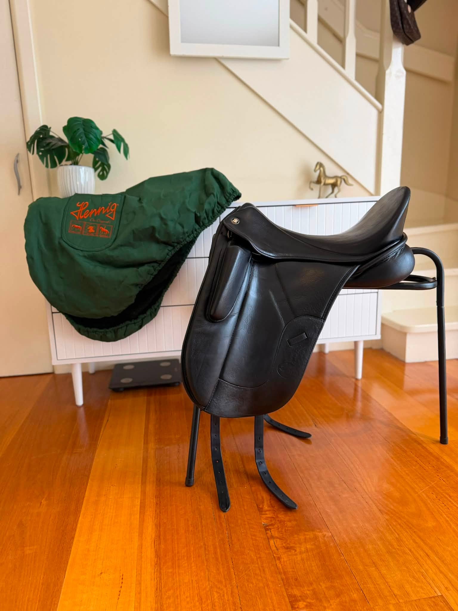 Hennig MFT Dressage 17.5" 2018
