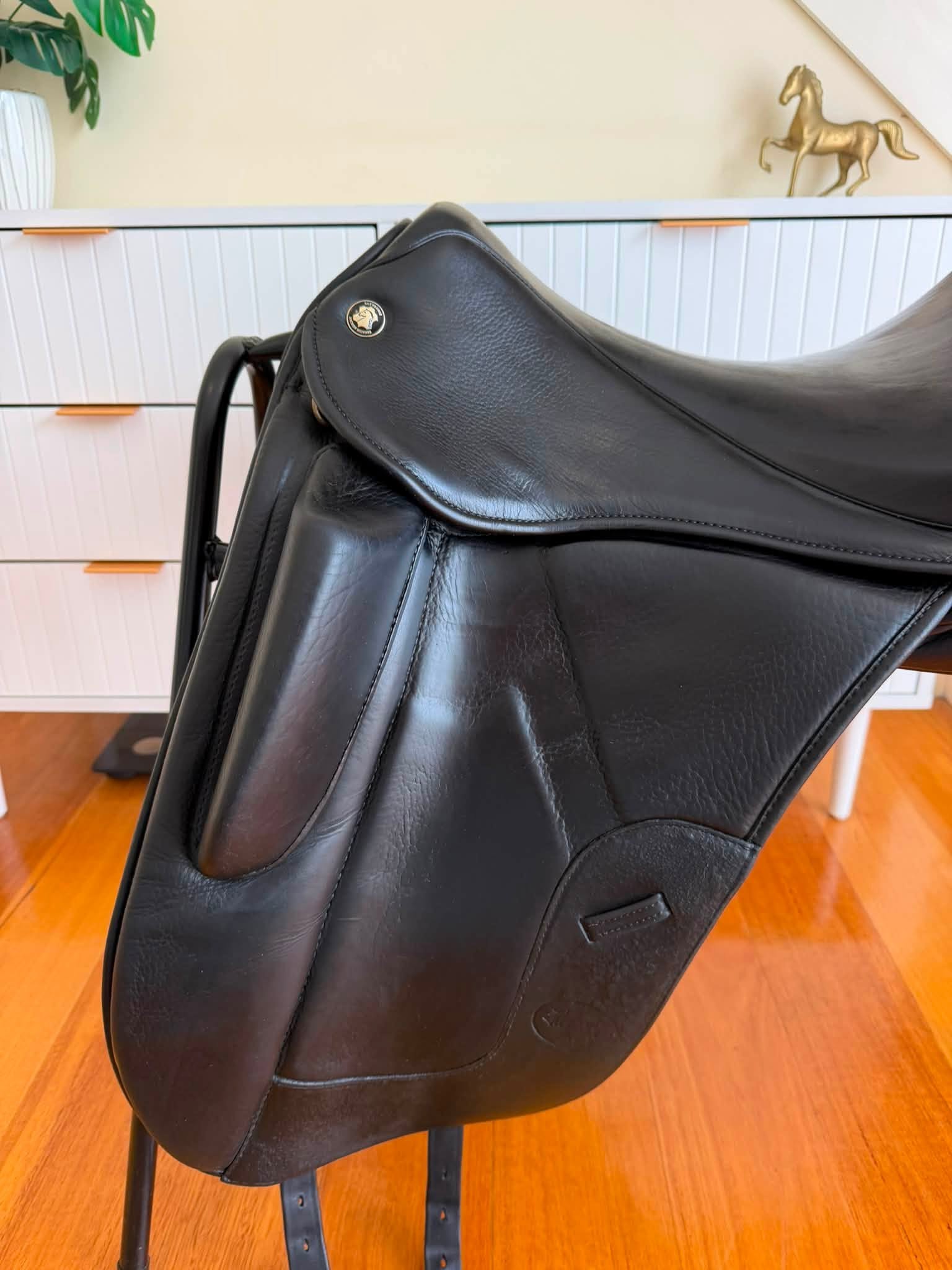 Hennig MFT Dressage 17.5" 2018