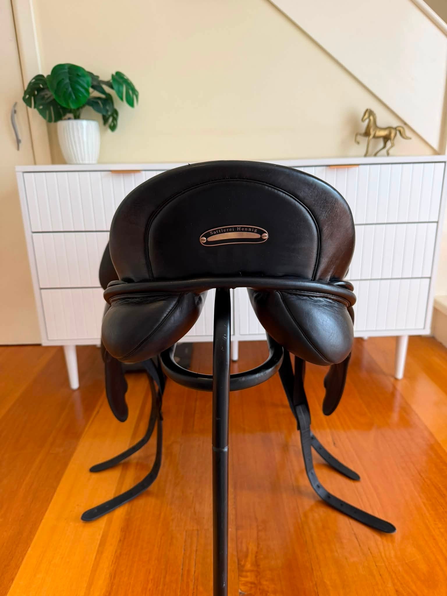Hennig MFT Dressage 17.5" 2018