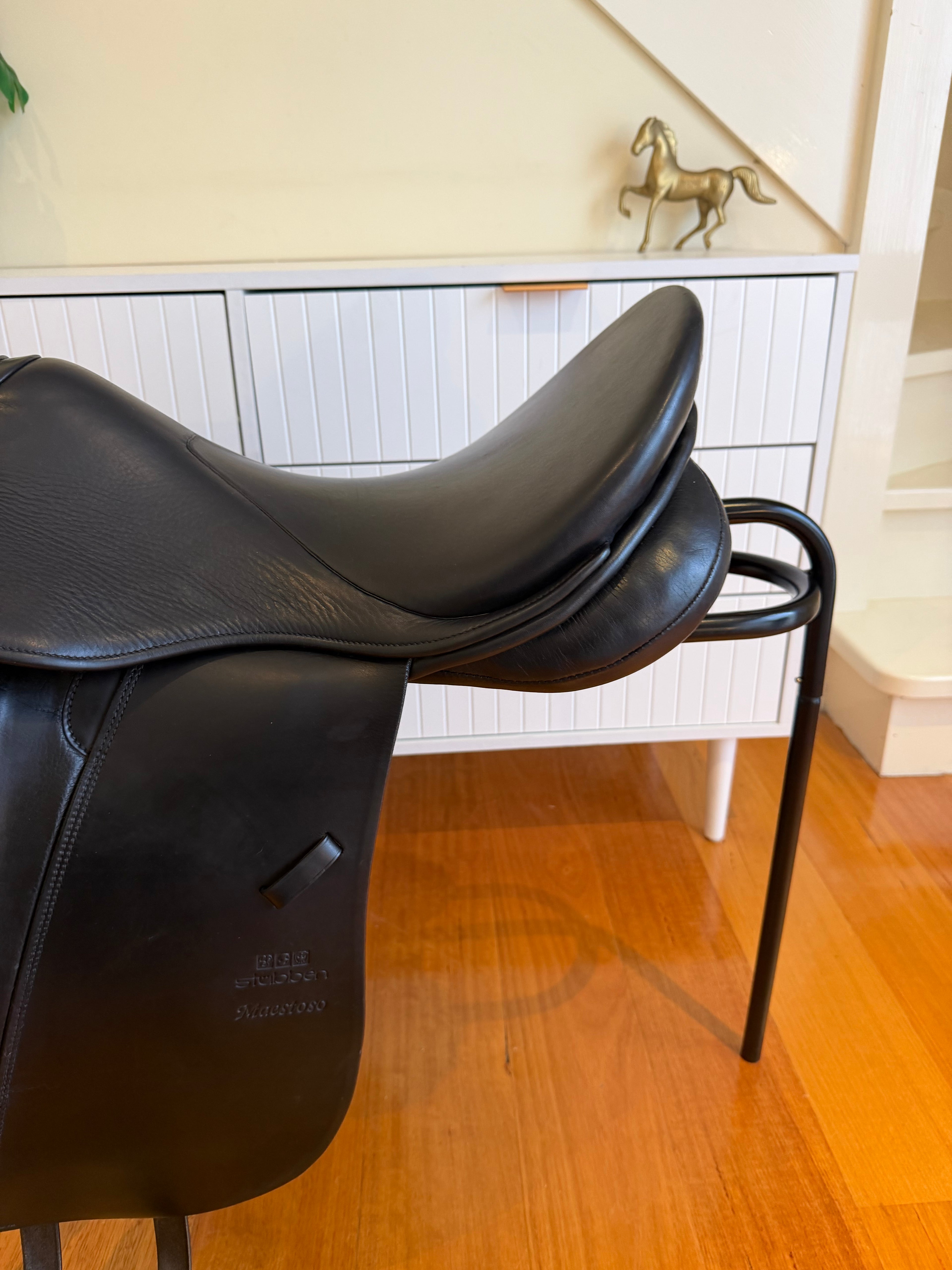 Stubben Maestoso Dressage 17"